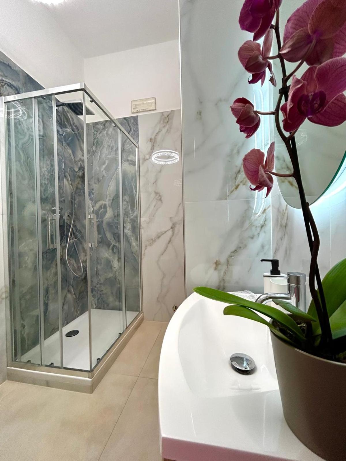 Sea Pearl Luxury Rooms ลาสเปเซีย ภายนอก รูปภาพ