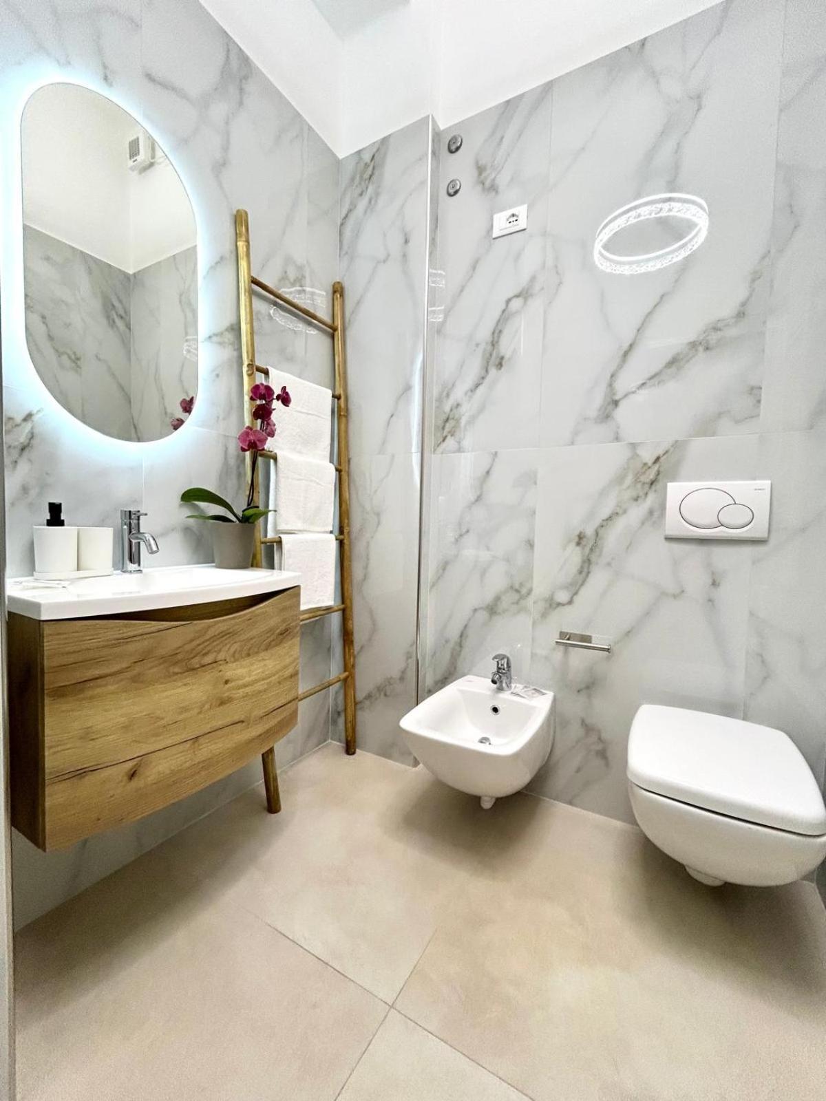 Sea Pearl Luxury Rooms ลาสเปเซีย ภายนอก รูปภาพ